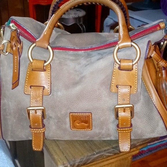 Dooney & Bourke Handbags - Dooney & Bourke satchel